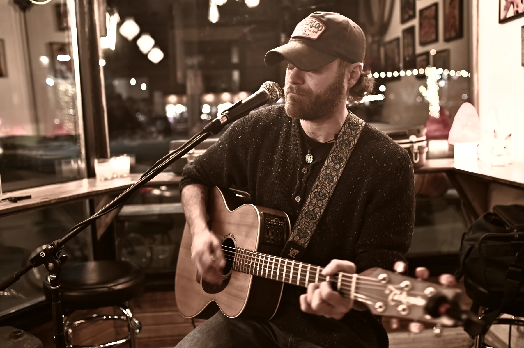 Jake Edmoundson performing live